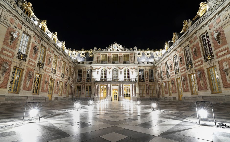 Версальский дворец ночью