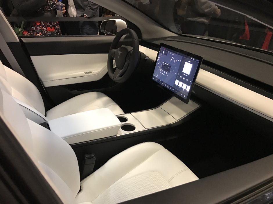 Tesla model 3 салон