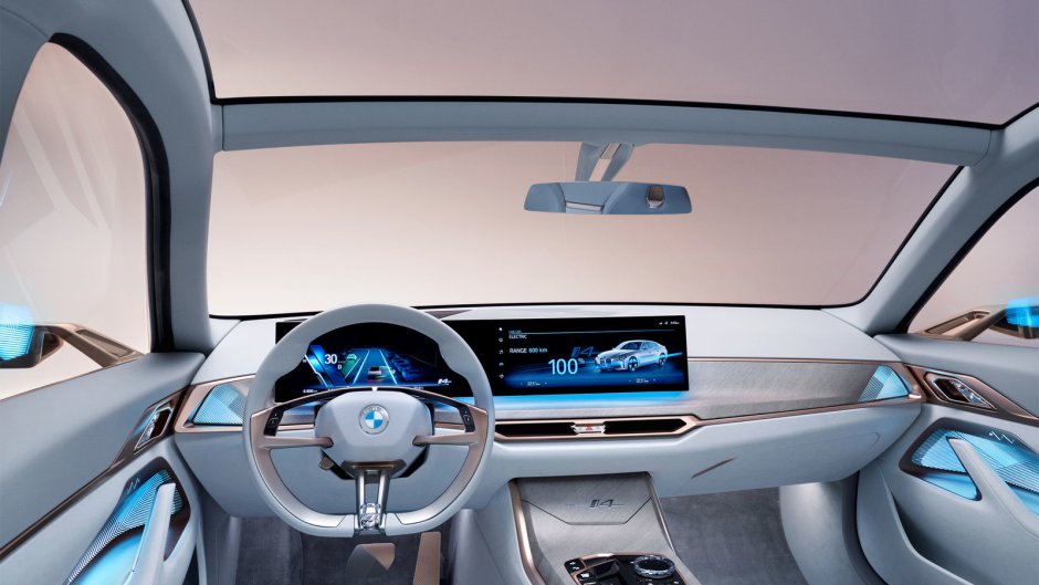 Салон автомобилей Tesla Audi