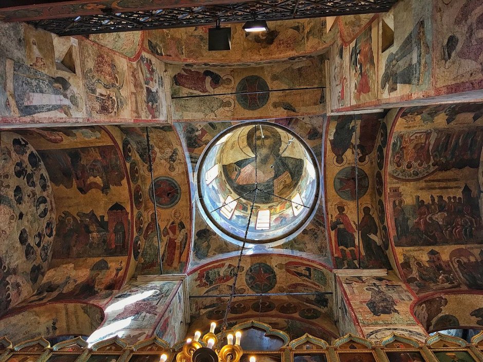 Лампада перед иконой Архангела Михаила Архангельский собор
