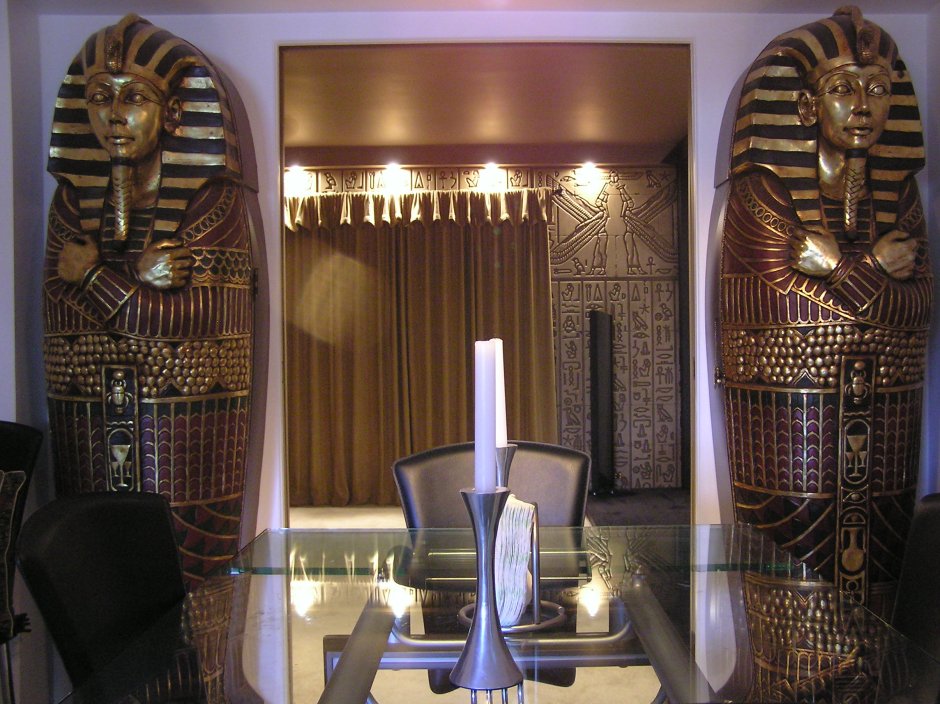Люстра в египетском стиле в интерьере