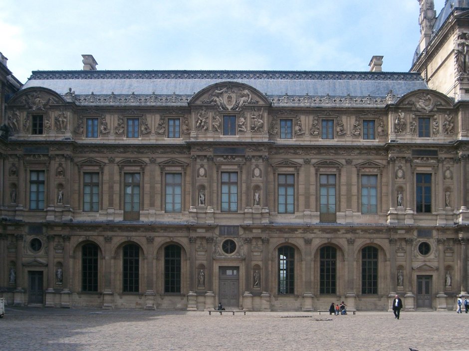 Западный фасад Лувра Леско