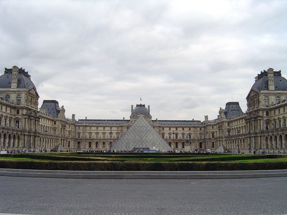 Париж площадь Лувр