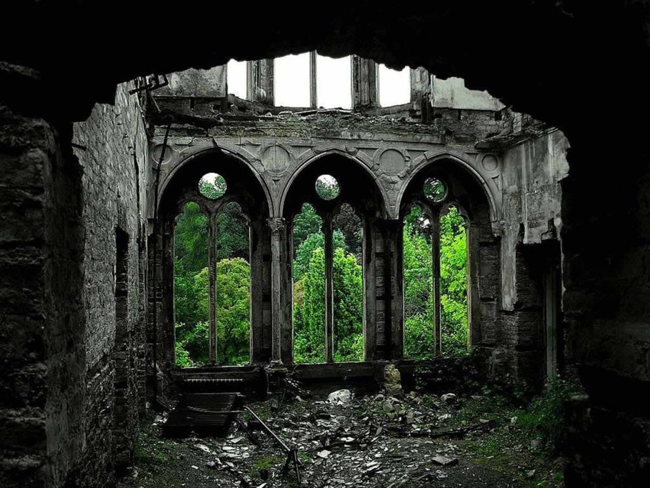 Руины заброшенного замка Всеволожск