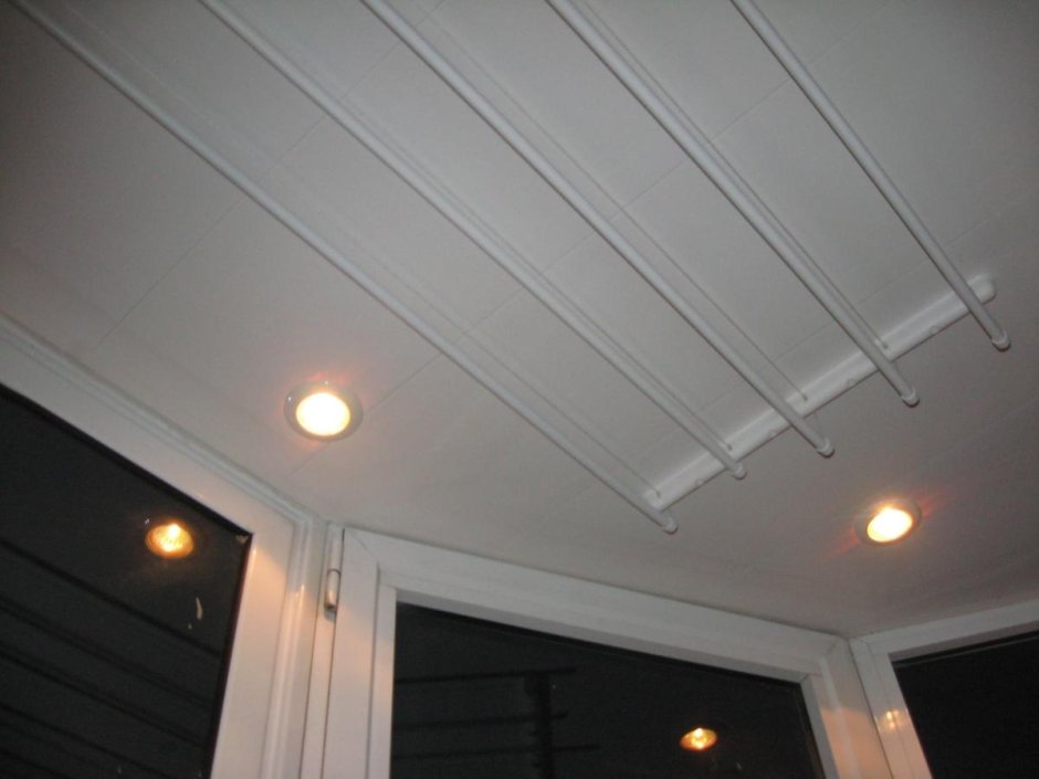 Светильники на балконе на потолке