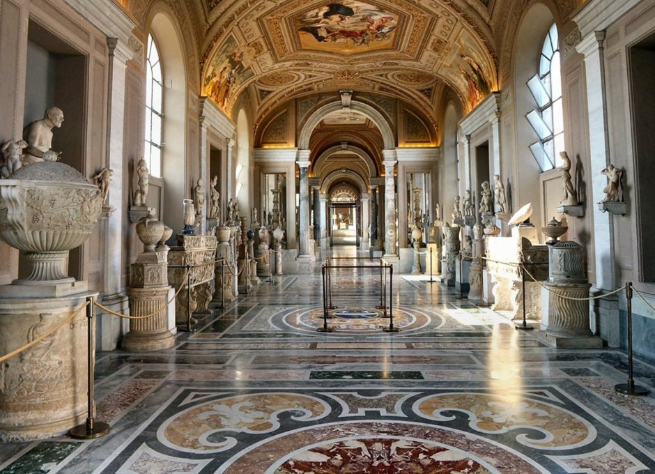 Галерея канделябров в Ватикане