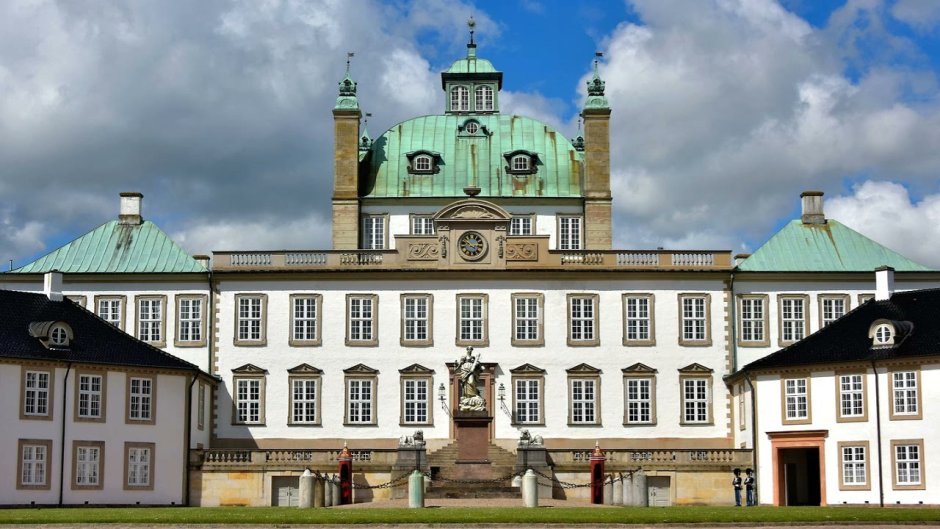 Дворец Фреденсборг в Дании