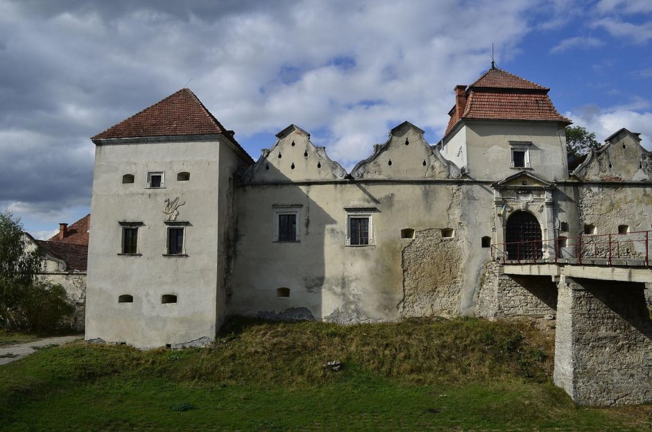 Свиржский замок двор