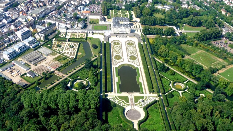 Замок Аугустусбург Брюль сад