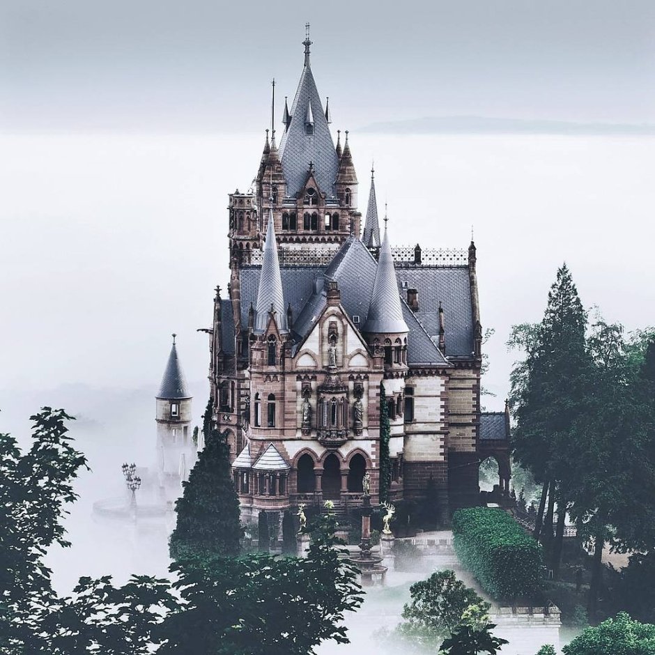 Замок Драхенбург Германия зимой