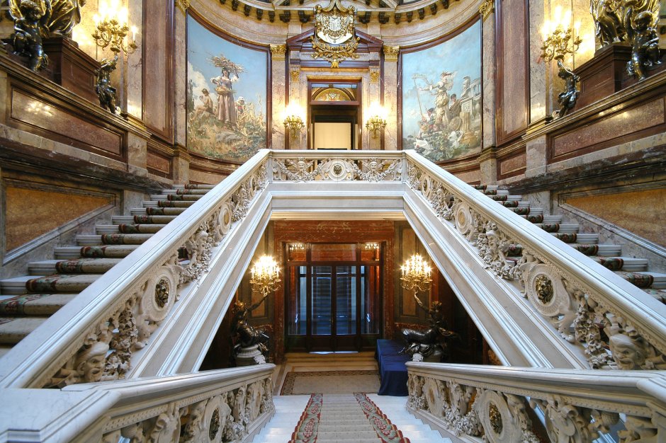 Александрийский дворец парадная лестница
