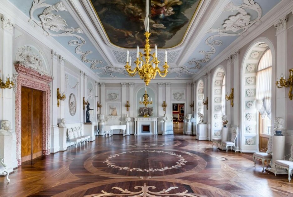 Гатчинский дворец в Санкт-Петербурге белый зал