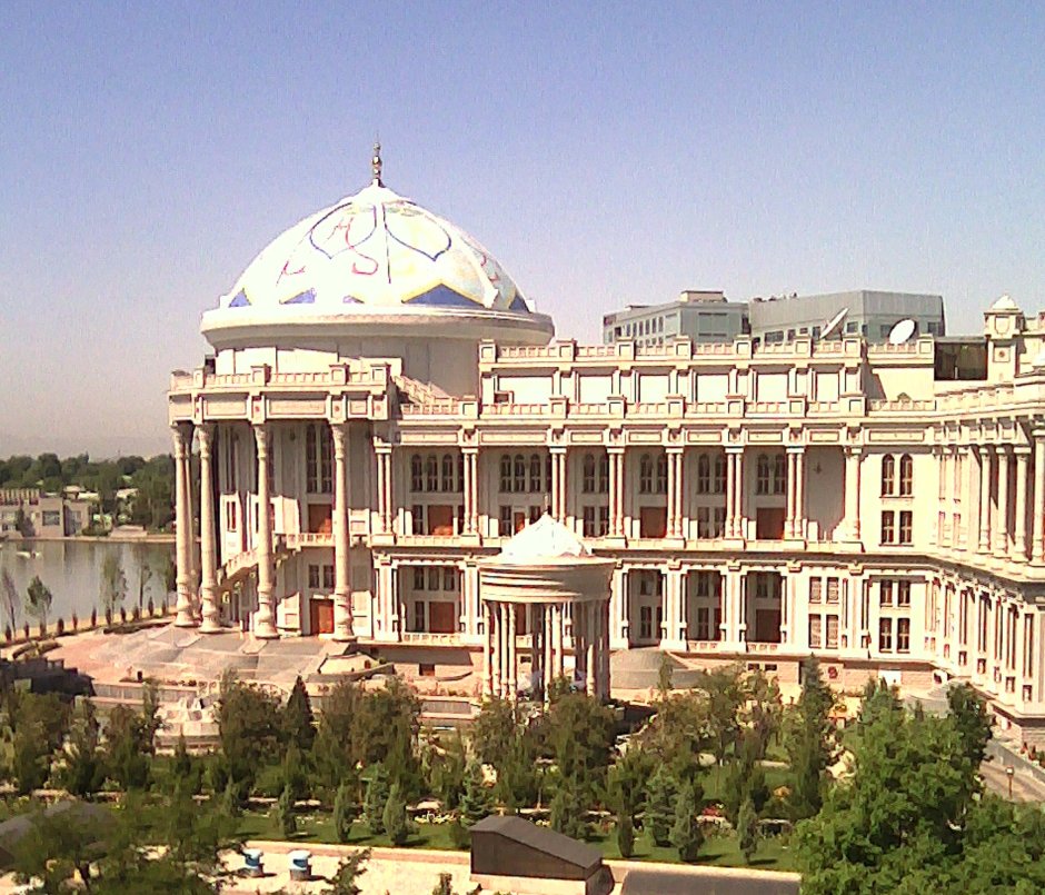 Душанбе парк боги Рудаки