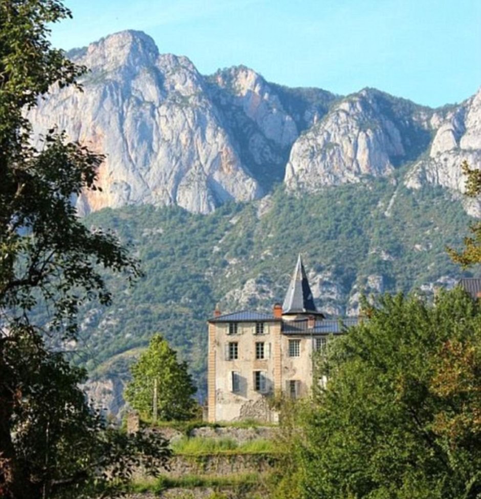 Chateau de GUDANES Франция