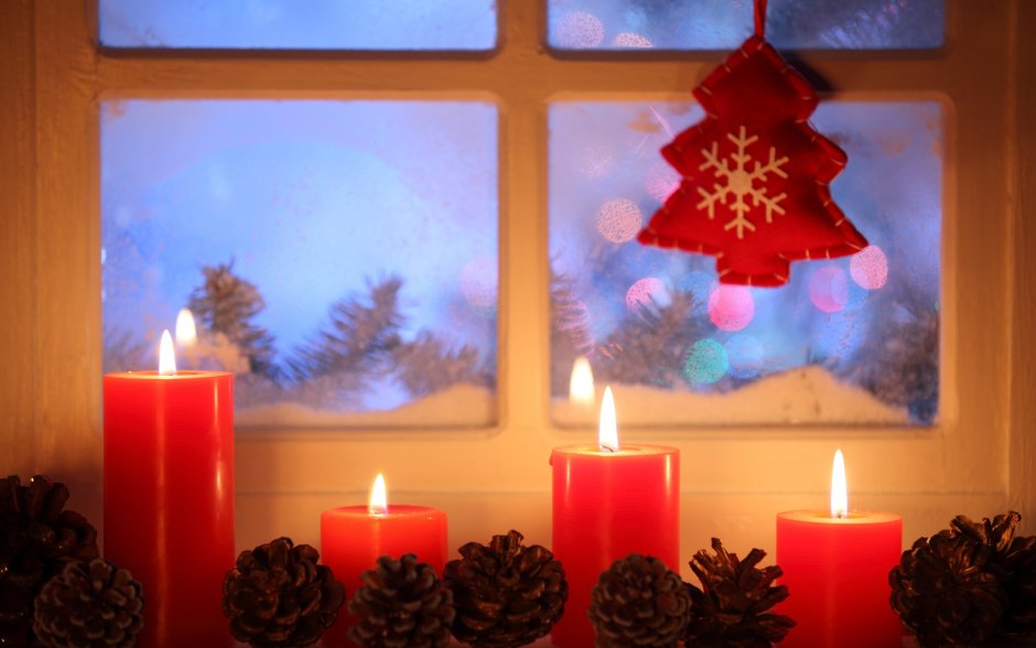 Свечка на окне в Рождество