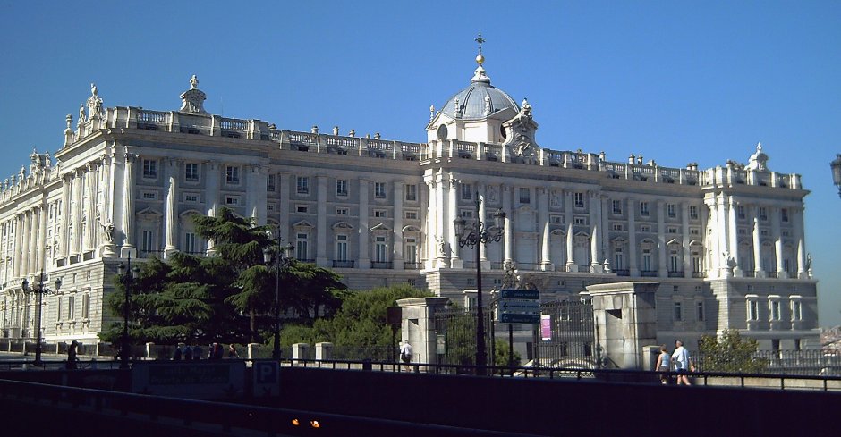 Королевский дворец в Мадриде парадный обеденный зал