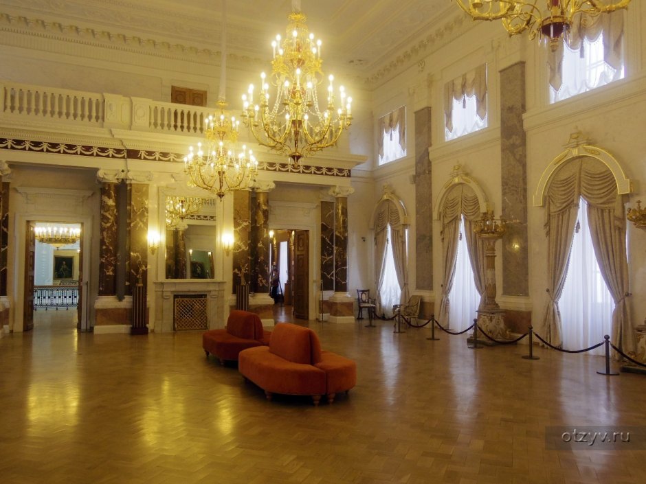 Путевой дворец главный зал в Твери
