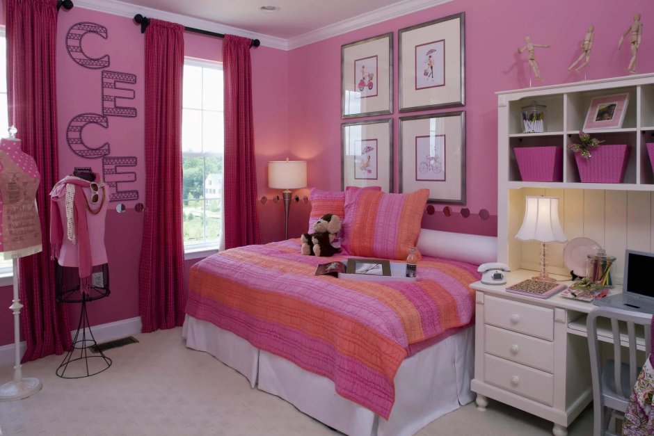 Розовый интерьер комнаты