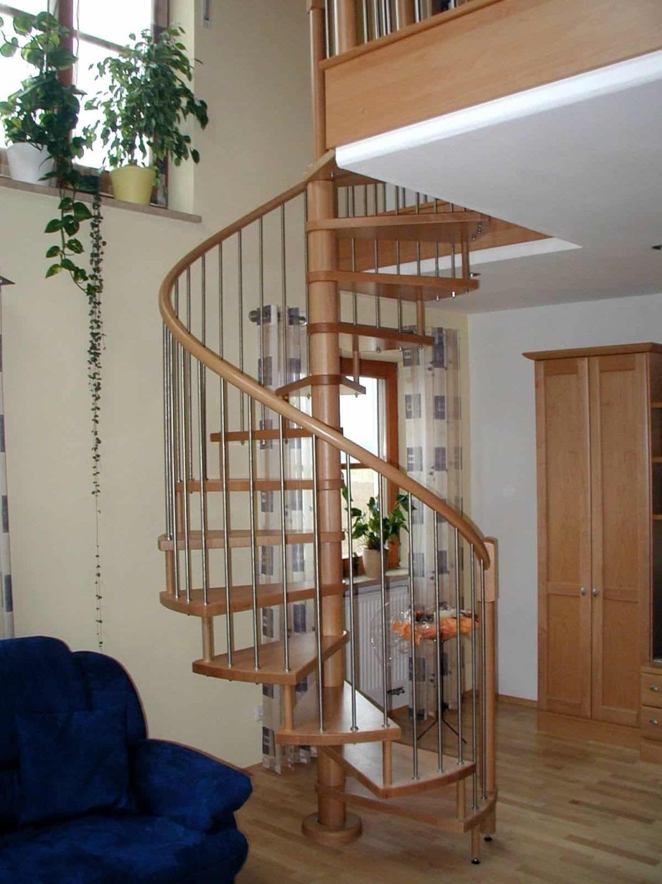 Вертикальная лестница в доме