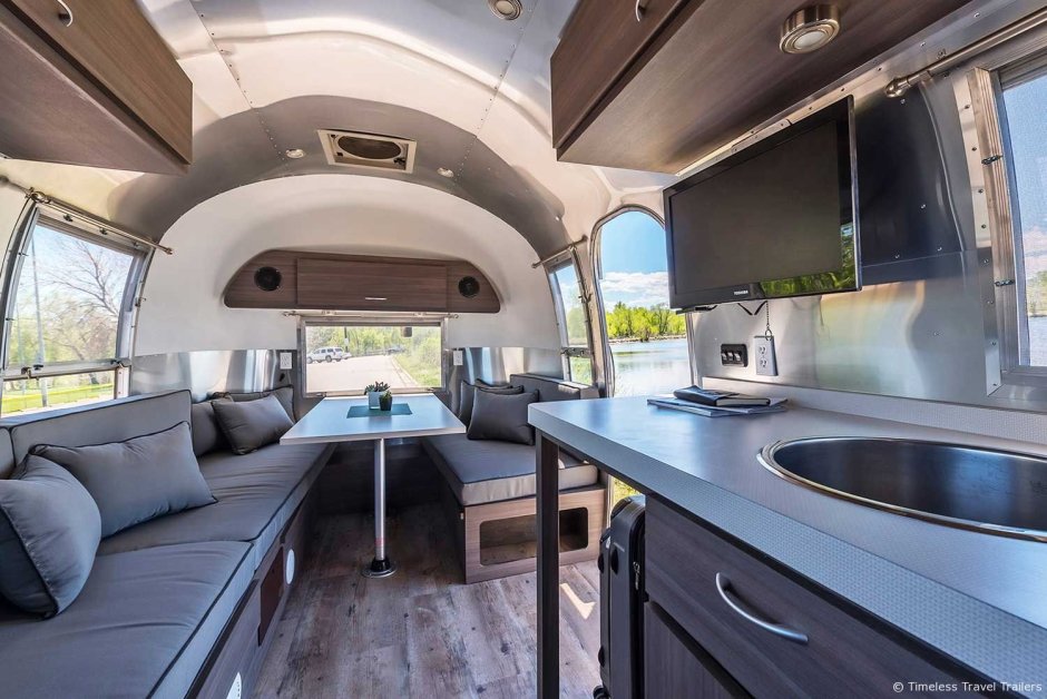 Американский кемпер Airstream