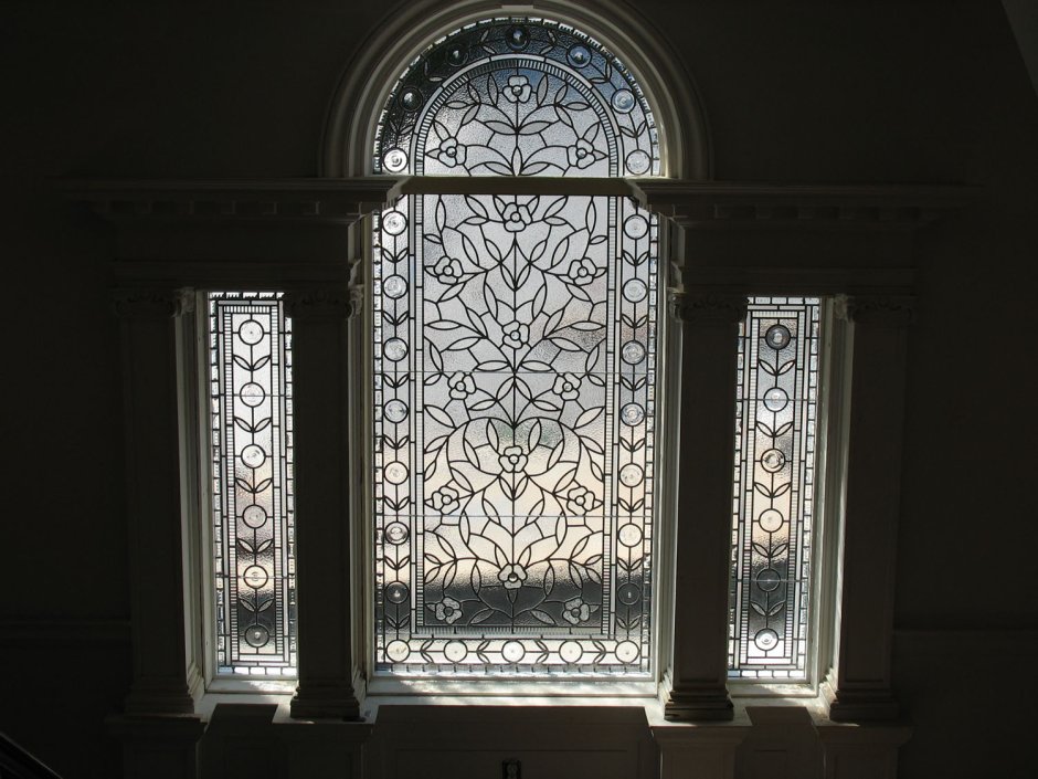 Старое витражное окно