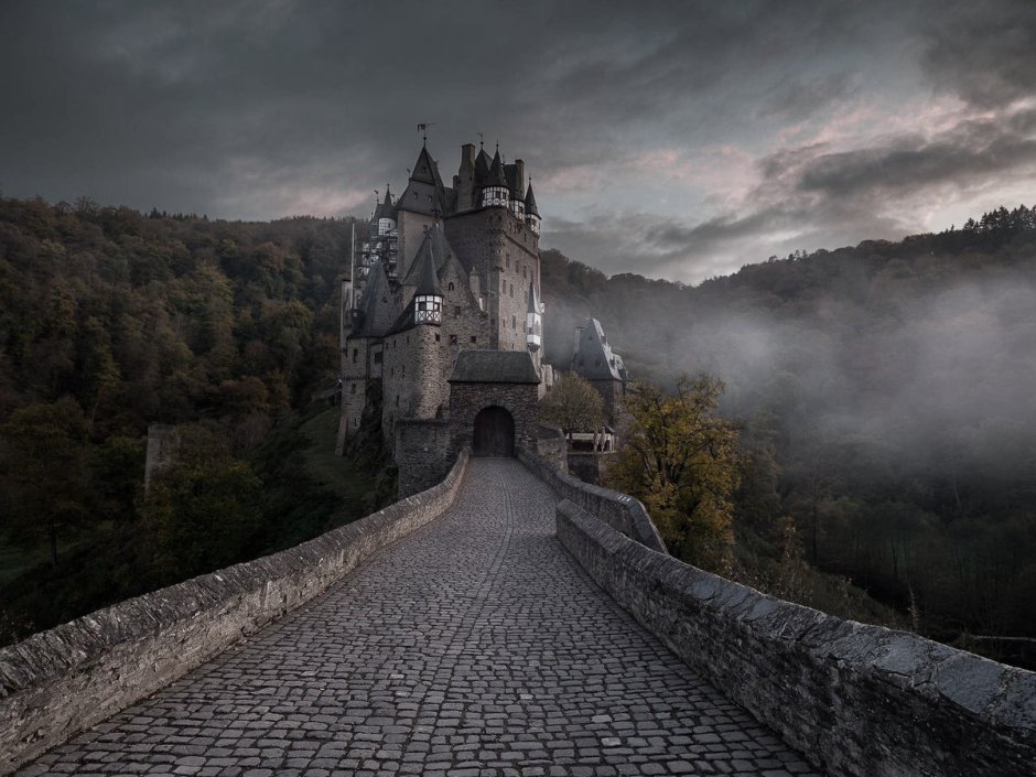 Замок Бург Эльц Германия осень