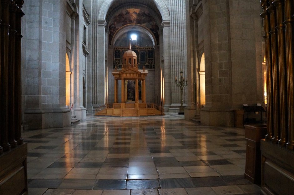 Эскориал базилика алтарь