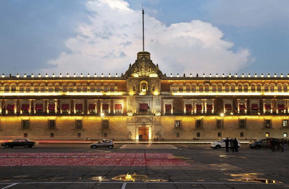 Площадь Сокало в Мехико
