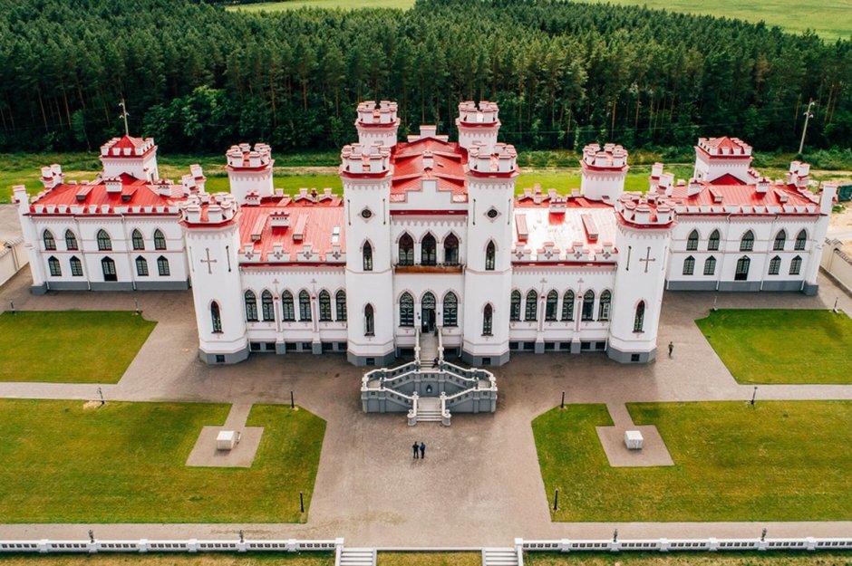 Лестница украшенная цветами