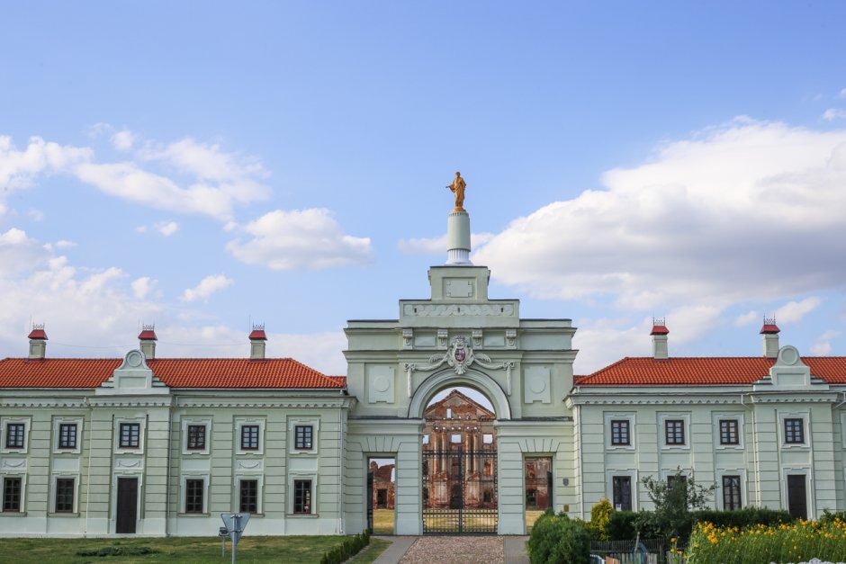Дворцовый комплекс Сапег в Ружанах