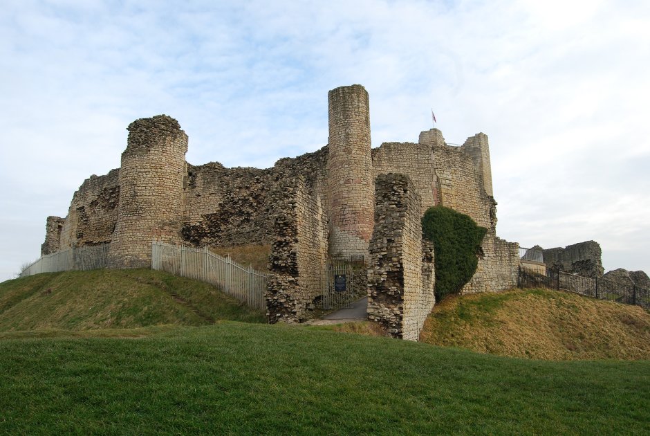 Замок Конисбро Англия