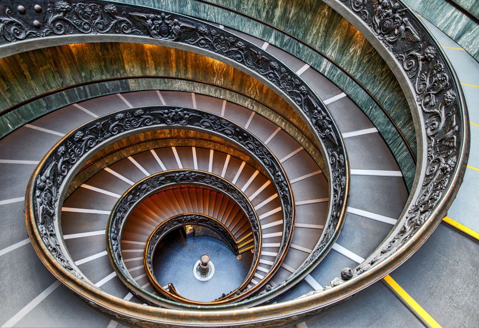 Музеи Ватикана лестница Браманте