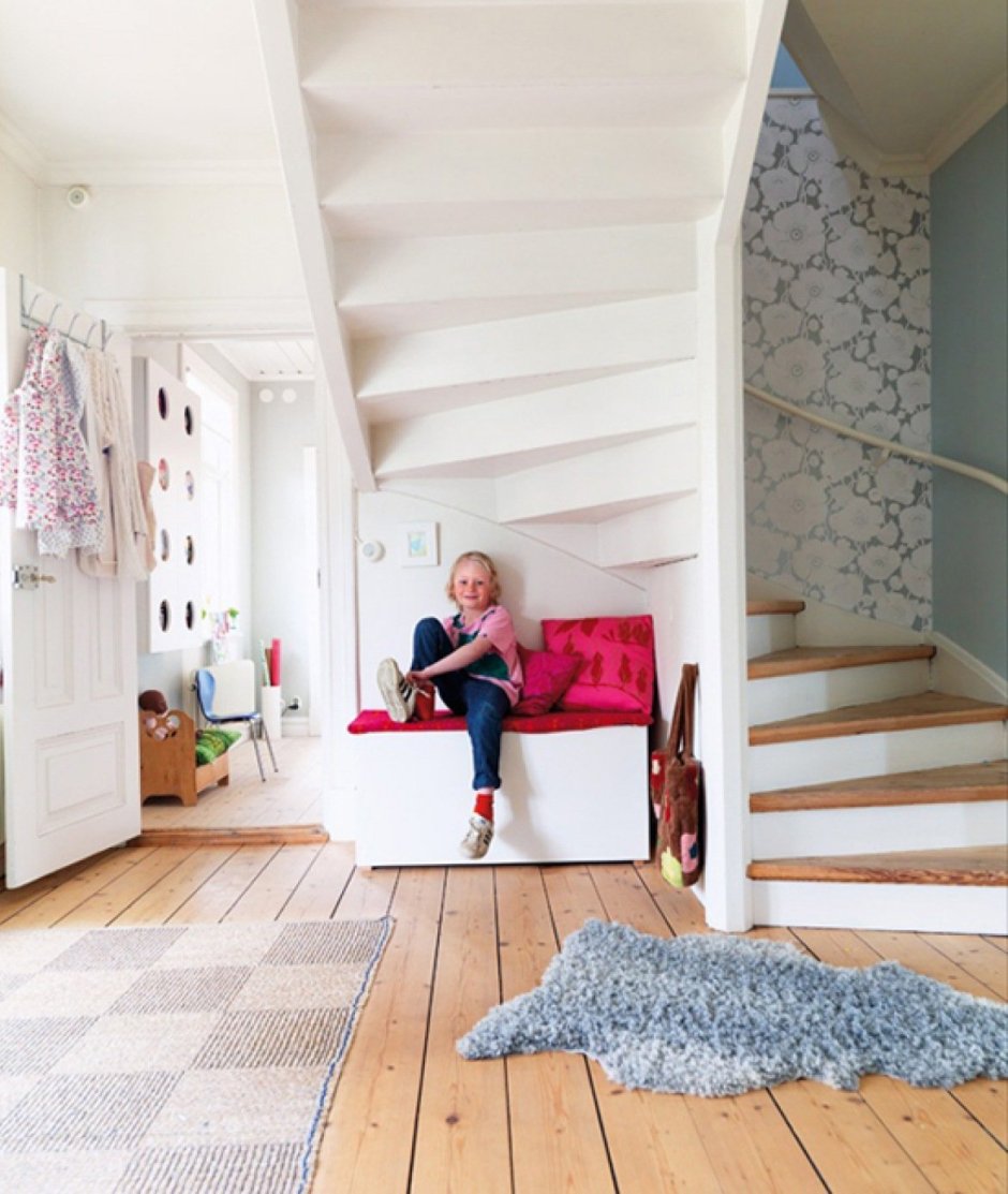 Домик под лестницей для ребенка