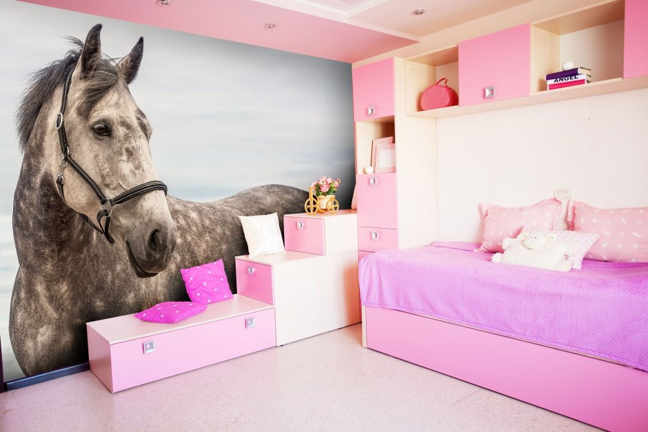 Комната с лошадьми для девочки