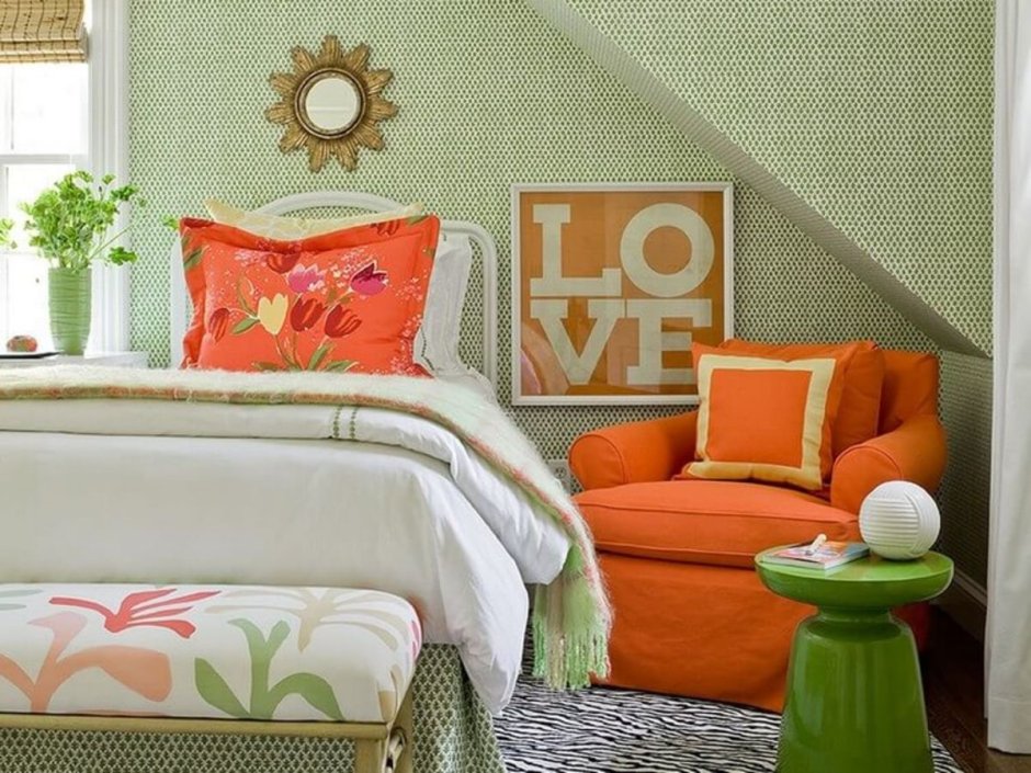 Сочетание оранжевого цвета в интерьере спальни