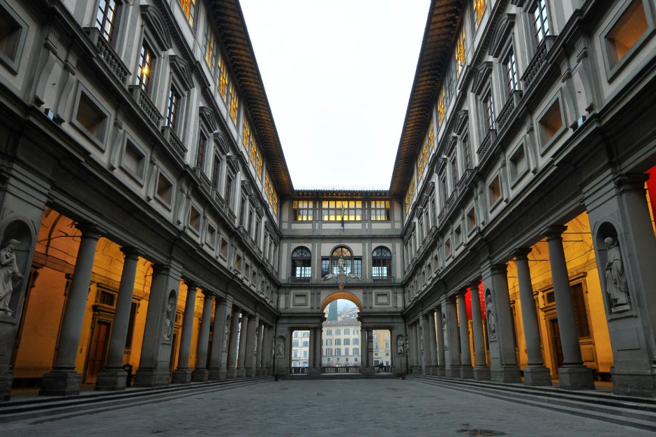 Здание галереи Уффици во Флоренции лоджия Джорджо Вазари