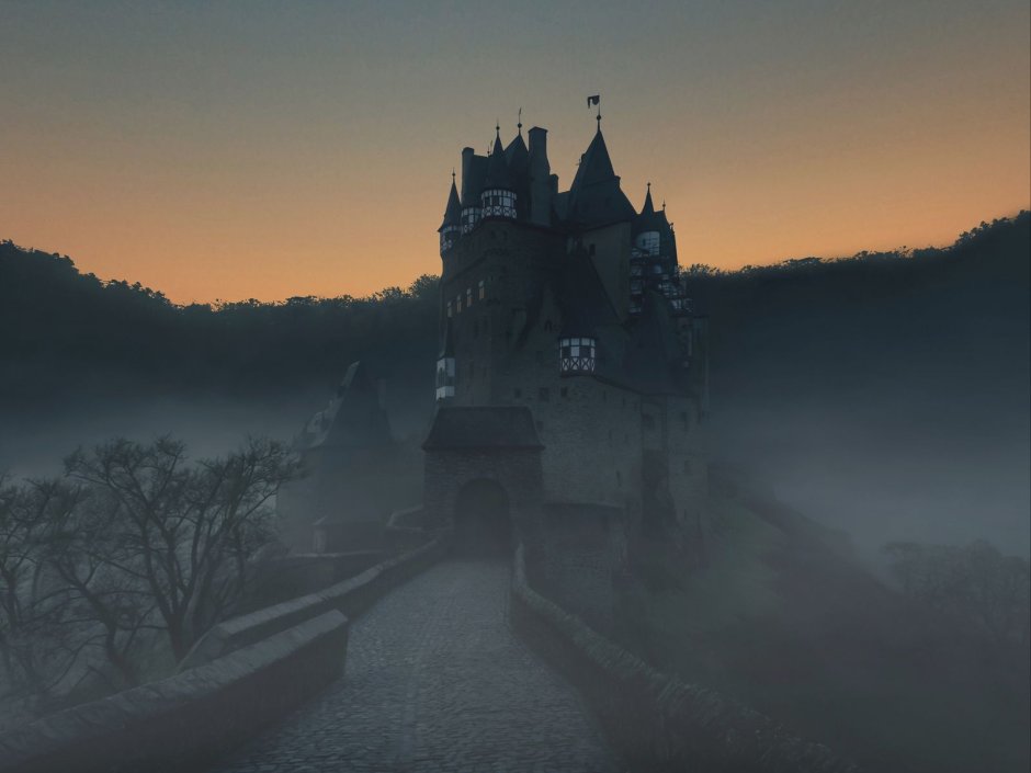Замок Дракулы Румыния в туман