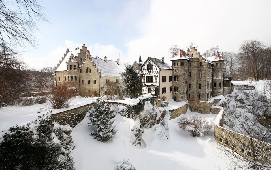 Замок Лихтенштайн Баден-Вюртемберг Германия в снегу