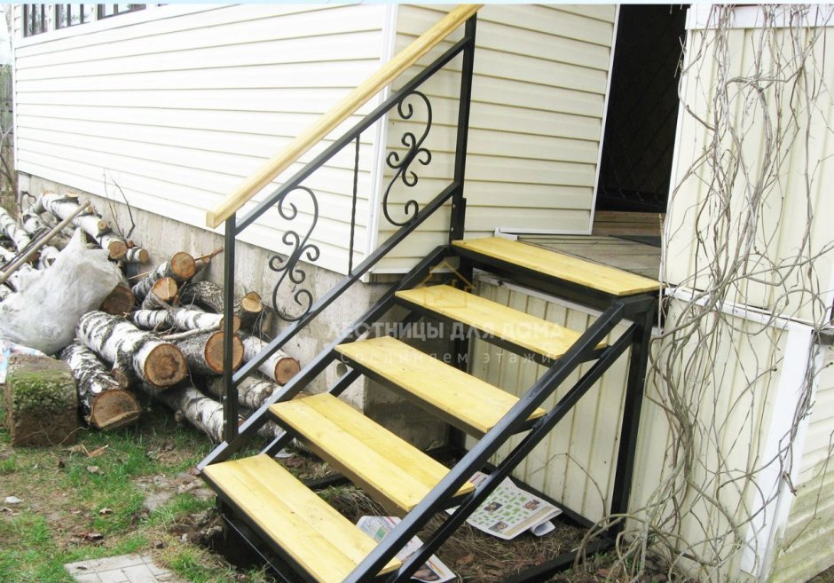 Угловая лестница на террасу