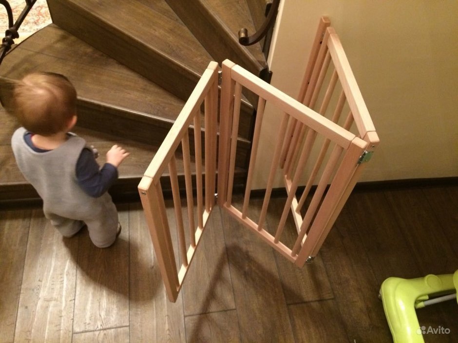 Детские ворота на лестницу