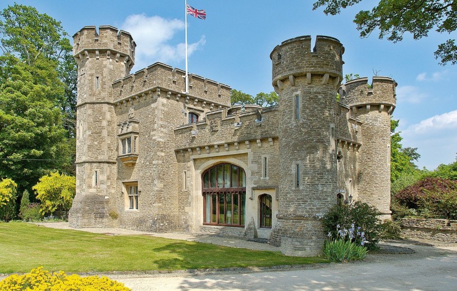Замок Molly Lodge в Англии