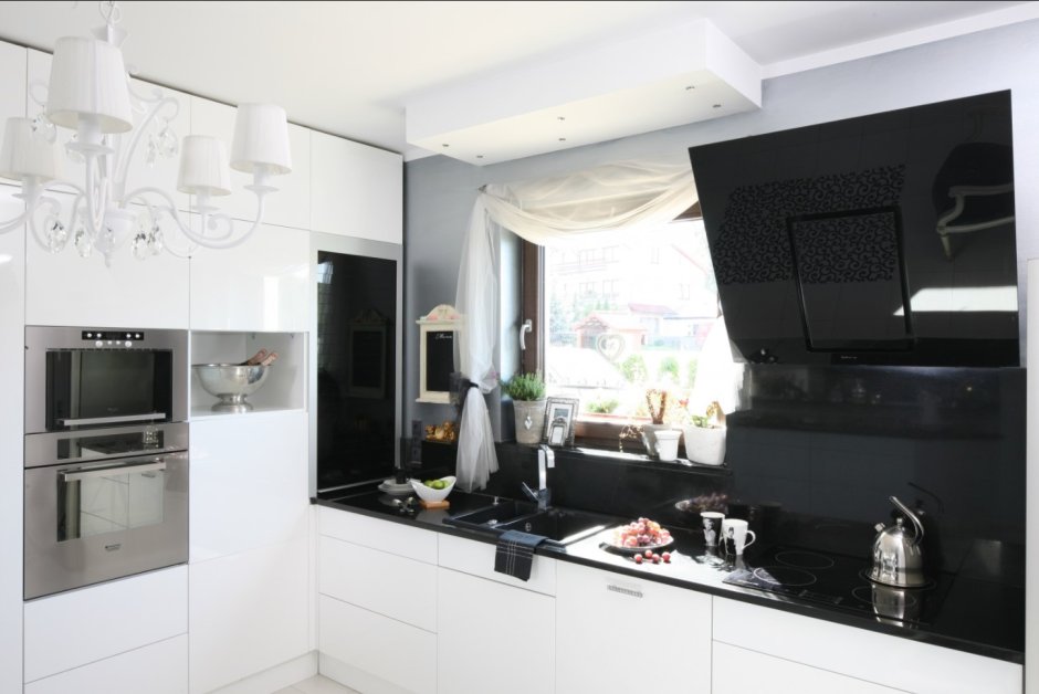 Кухонная комната в черно белом цвете