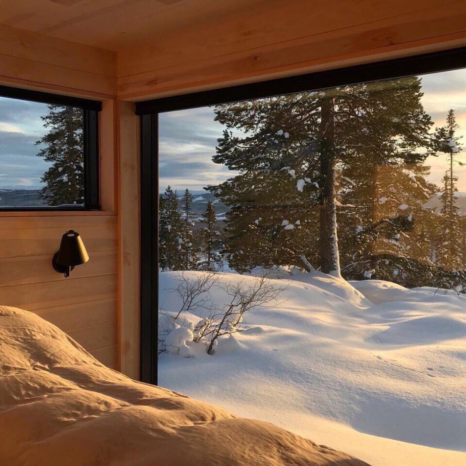 Зимний дом с панорамными окнами
