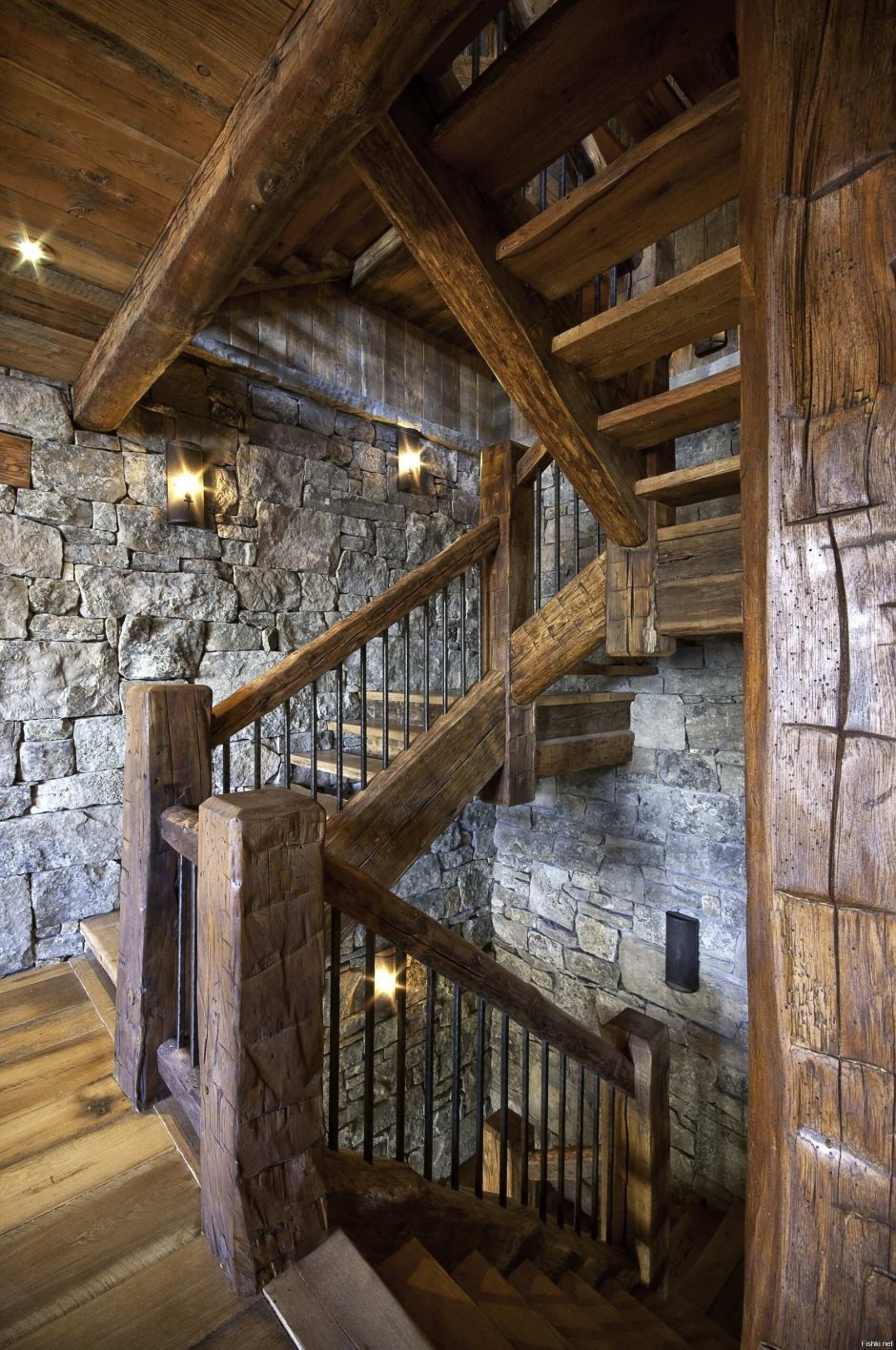 Лестница на второй этаж деревянная в стиле рустик