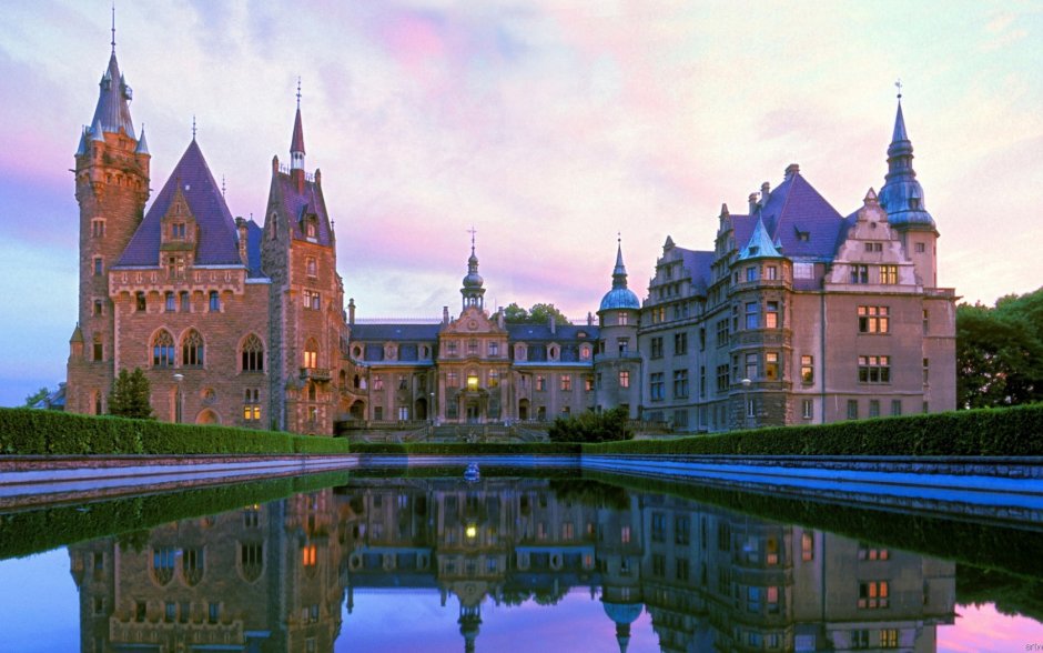 Замок мошна в Польше