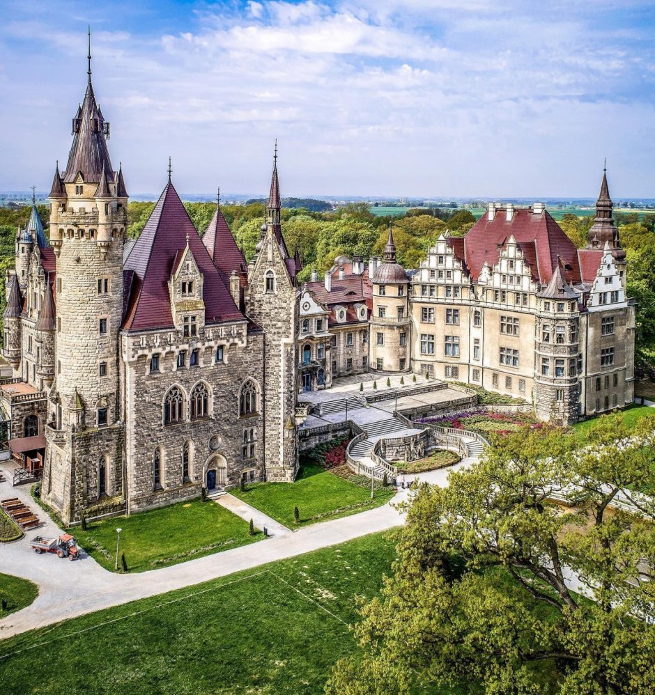 Замок в Польше под Ополе