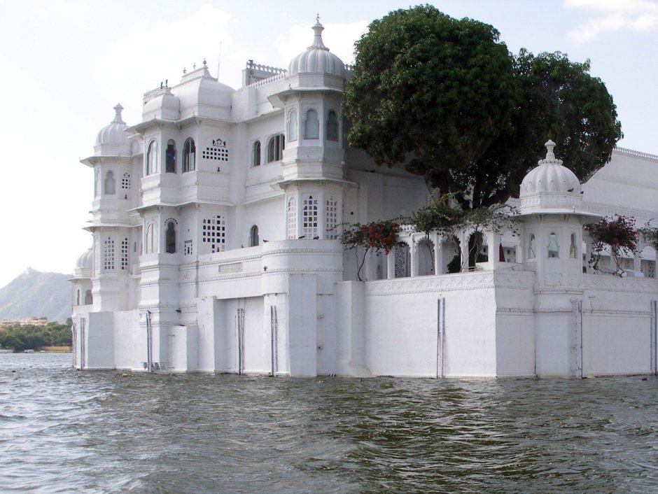 Crystal Gallery Udaipur place