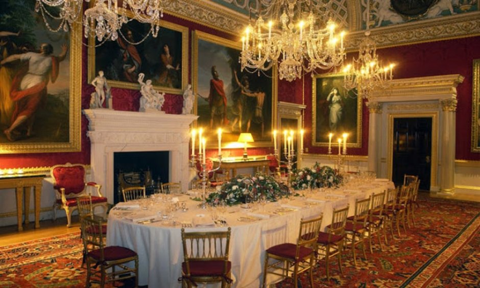 Рождественский интерьер Букингемского дворца
