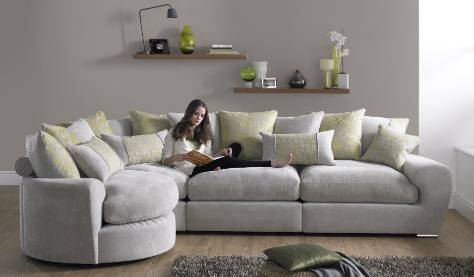 Красный диван