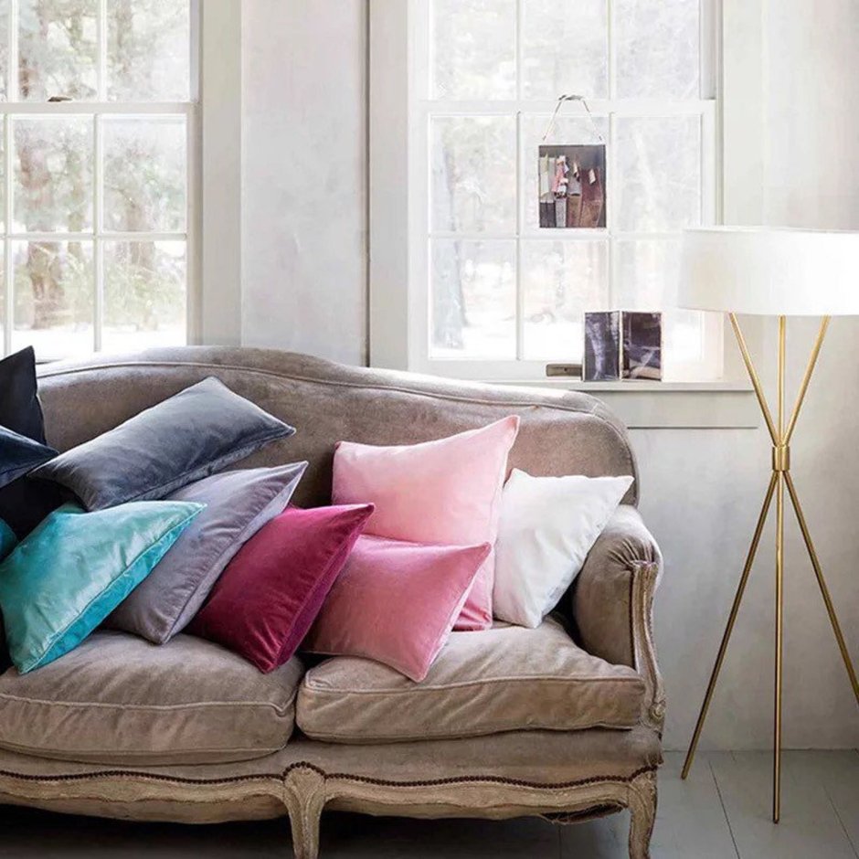 Яркие подушки в интерьере